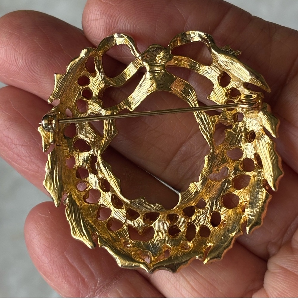 Vintage Festive Wreath Rhinestone Brooch with Red and Green Accents. - Picture 5 of 8